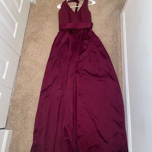 Vera Wang v-neck halter gown